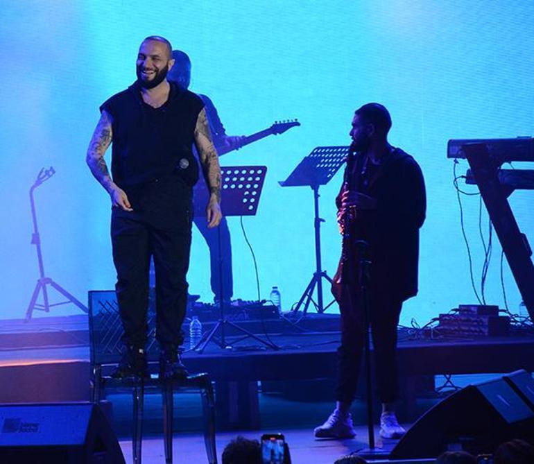 Berkay Şahinden yeni albüm müjdesi Açıkhava açılışını Kuruçeşmede yaptı