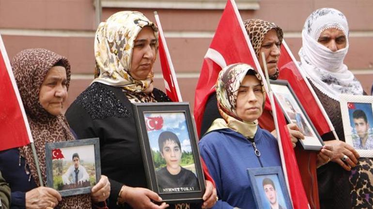 Evlat nöbeti tutan ailelerden Cumhurbaşkanı Erdoğana tebrik