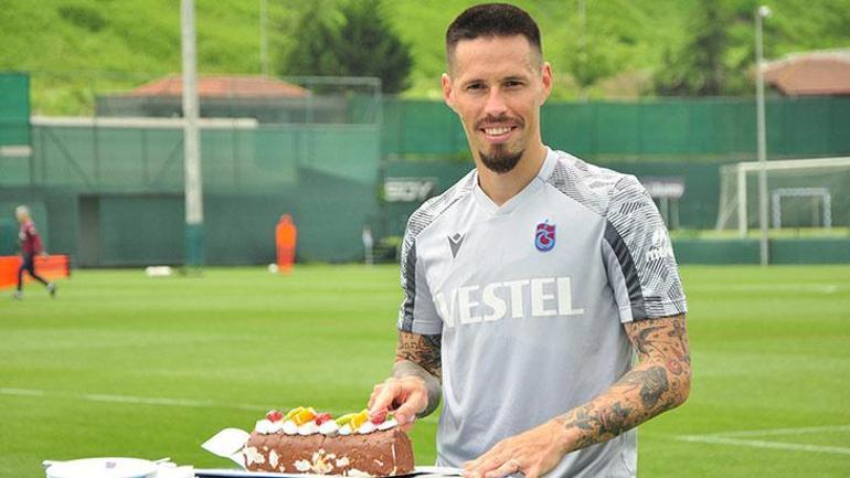 Trabzonsporun yıldızı Marek Hamsik futbolu bırakıyor Bizzat açıkladı