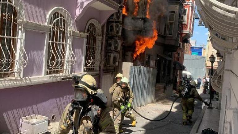 Beyoğlunda yangın paniği