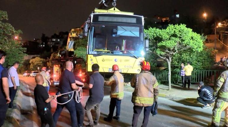 Korku dolu anlar Park halindeyken kayan İETT otobüsü evin bahçesine uçtu