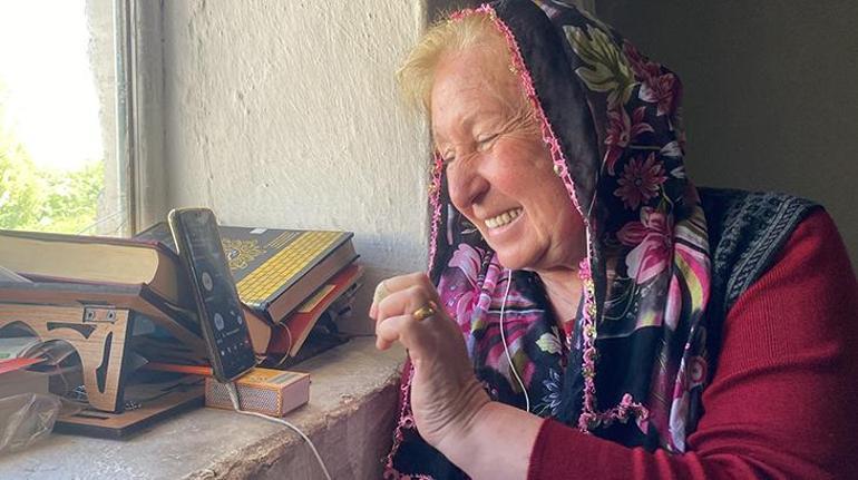 68 yaşındaki Ayşen teyzenin azmi takdir topladı Üniversitedeki derslerine köyden online katılıyor