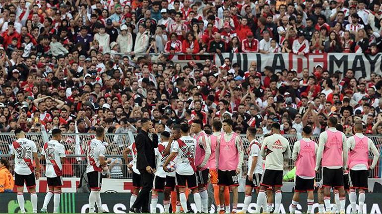 River Plate maçında acı olay Taraftar tribünden düştü