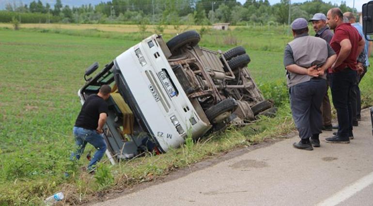 Tokatta kaza Tarım işçilerini taşıyan midibüs devrildi