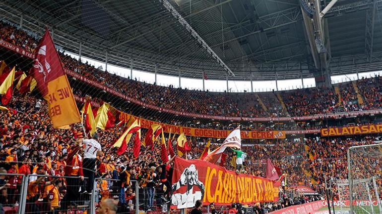 Fenerbahçede Başkan Ali Koç, Galatasaray derbisini statta takip etti