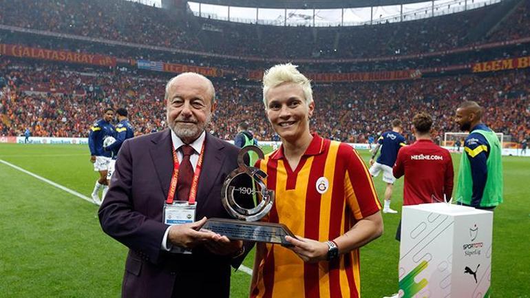 Derbide zafer Galatasarayın Şampiyon, Fenerbahçeyi farklı mağlup etti