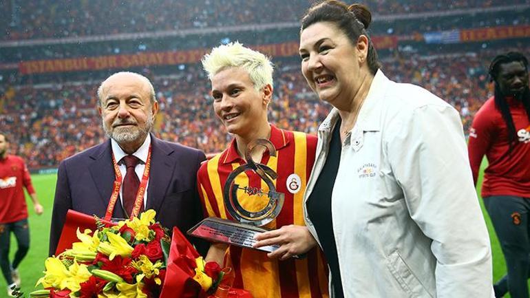 Galatasaray - Fenerbahçe maçında Fatih Terim sürprizi Tribünden takip etti