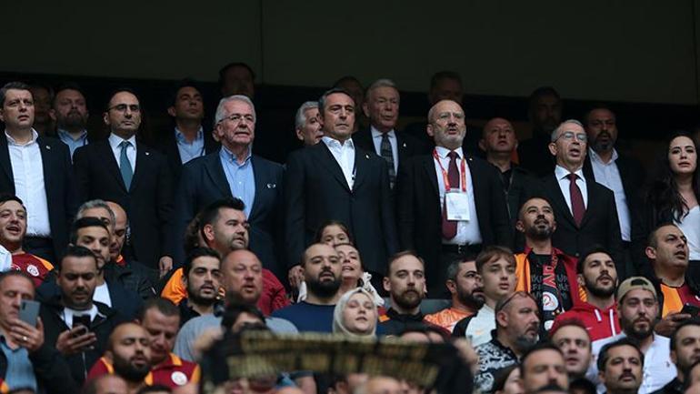 Galatasaray - Fenerbahçe maçında Fatih Terim sürprizi Tribünden takip etti