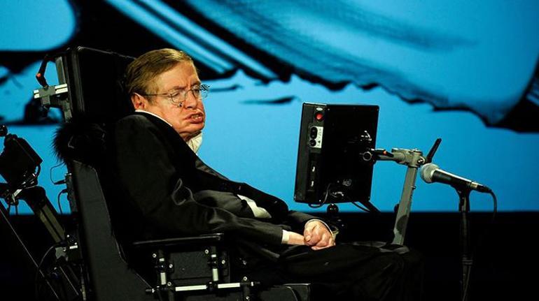 Önce parmakları sonra gülüşüyle seçti Hawkingin yanağındaki cihazın gizemi