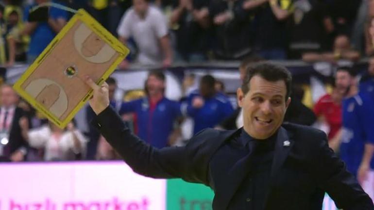 Fenerbahçe Beko - Anadolu Efes maçında ortalık karıştı Dimitris Itoudis tahtayı fırlattı, sus işareti ortamı gerdi