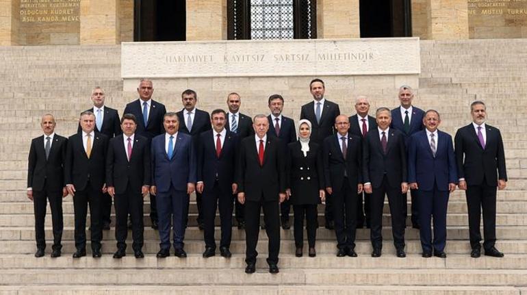 Cumhurbaşkanı Erdoğan ve yeni kabine üyeleri Anıtkabirde