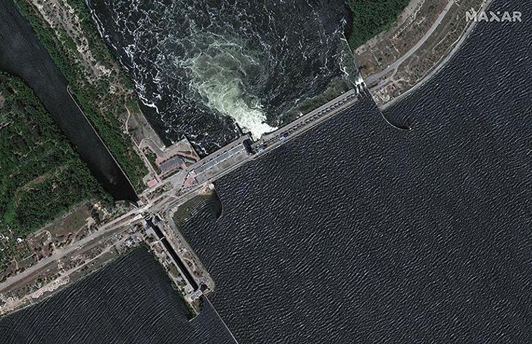 Kahovka Barajı yıkıldı, felaket uydu görüntülerine yansıdı