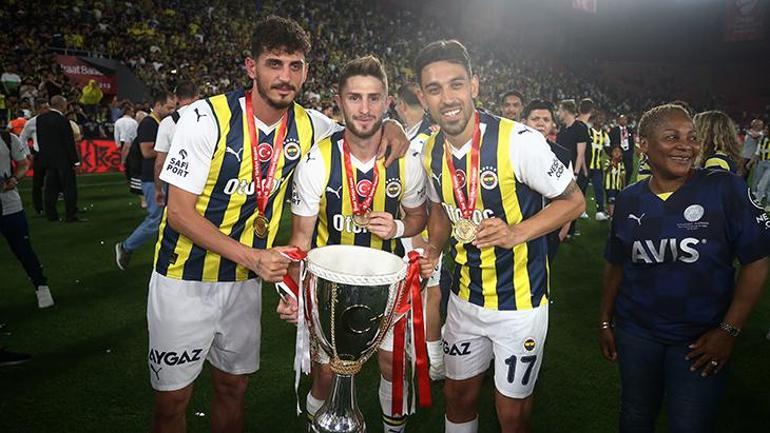 İrfan Can Kahvecinin eşinden kafaları karıştıran paylaşım Fenerbahçeden ayrılacak mı