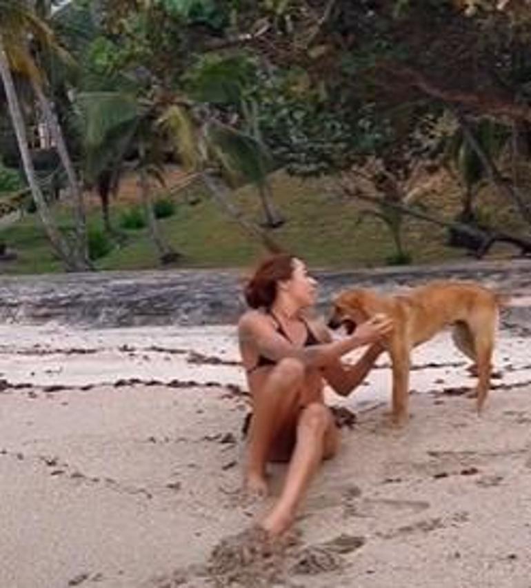 Kadın futbolcunun zor anları Köpek bikinisini çıkarmaya çalıştı