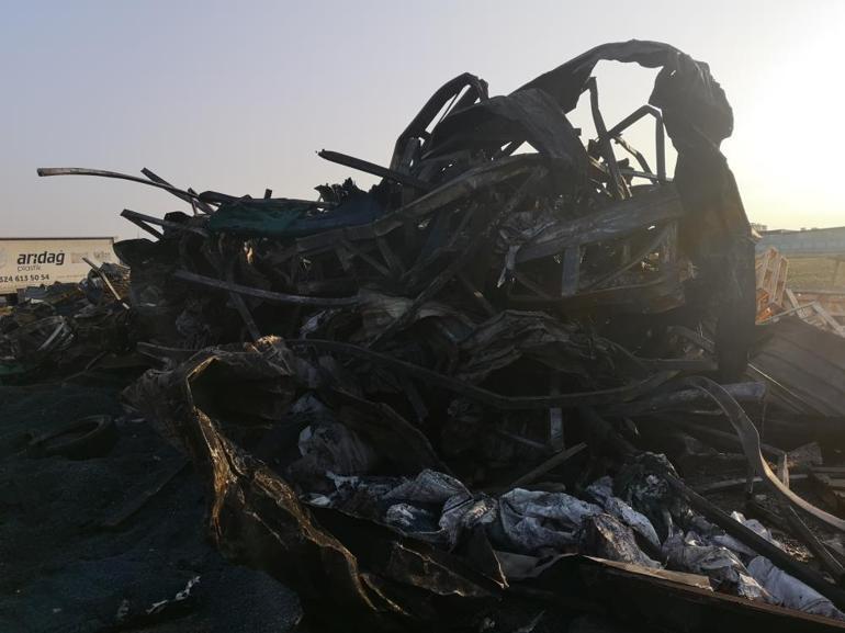 Mersin’deki plastik fabrikasında çıkan yangında hasarın boyutu gün ağarınca ortaya çıktı