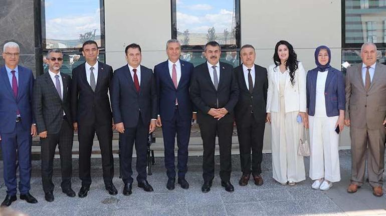 Bakan Tekin: Okullar açılmadan deprem öncesi koşullara kavuşacağız