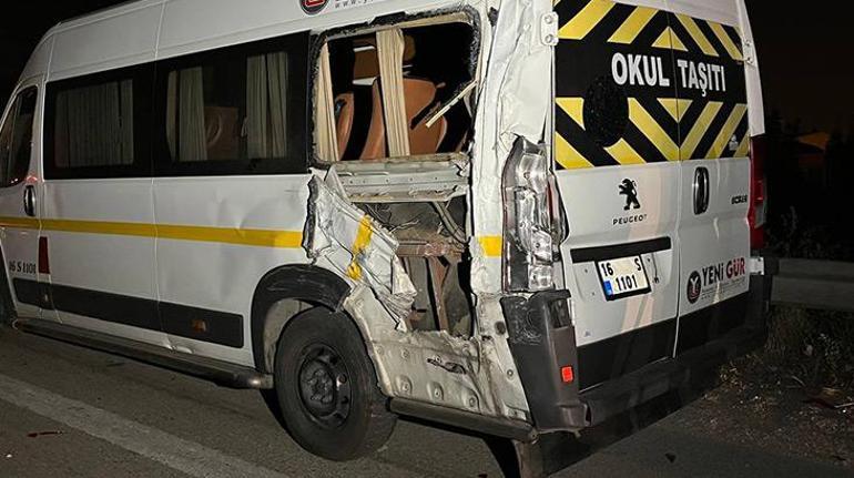 Kamyonet önce servis minibüsüne ardından çekiciye çarptı: 1 ölü, 2 yaralı