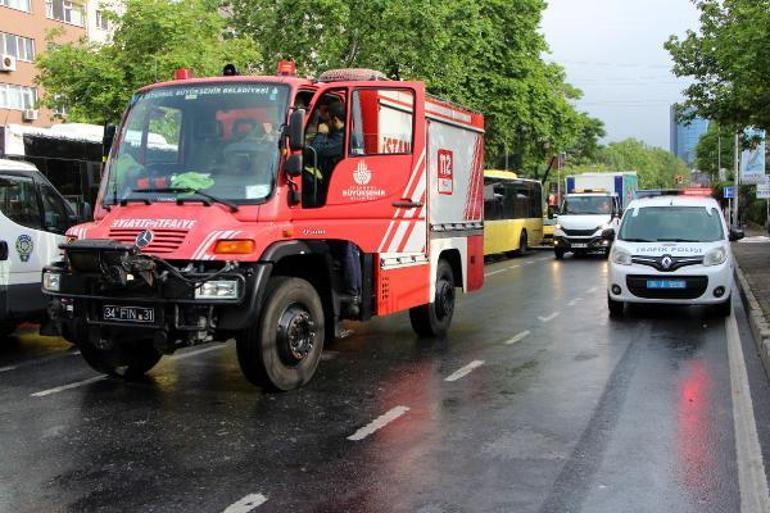 Beşiktaşta servis minibüsü otomobile çarptı: 4 yaralı