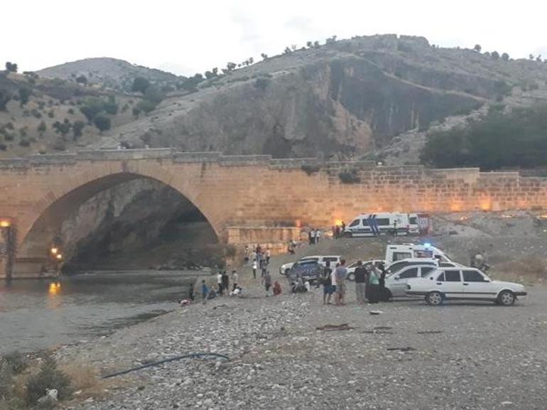 Serinlemek için suya giren genç boğuldu