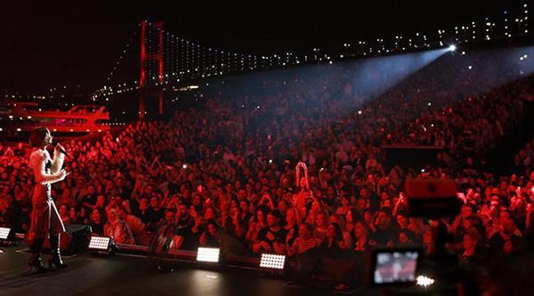 Zeynep Bastıktan Boğazda muhteşem gece