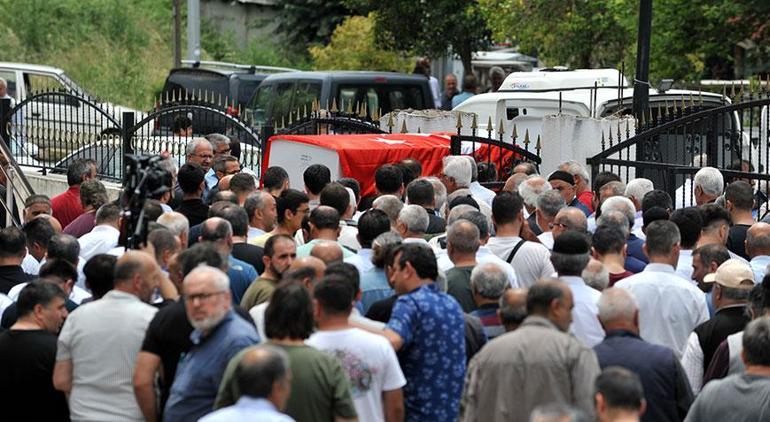 Bisikletiyle işe giderken kazada ölen Ayser hemşire, toprağa verildi
