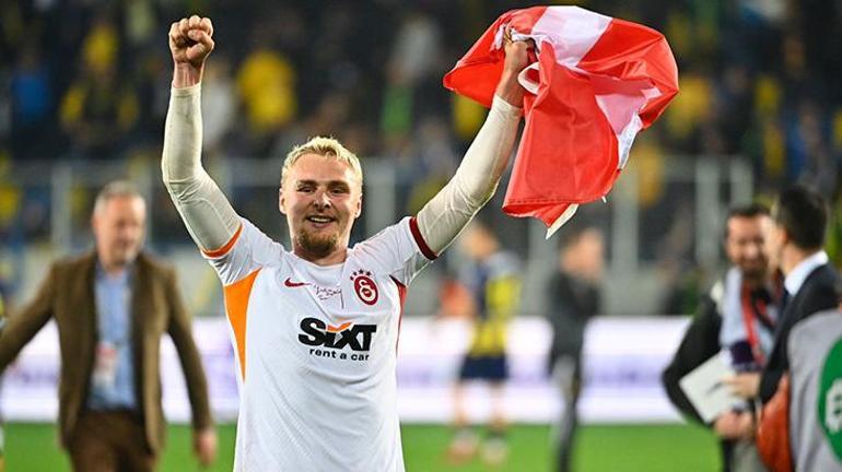 Galatasarayın sol bek transferinde geri sayım Canlı yayında duyurdu: Okan Buruk istiyor