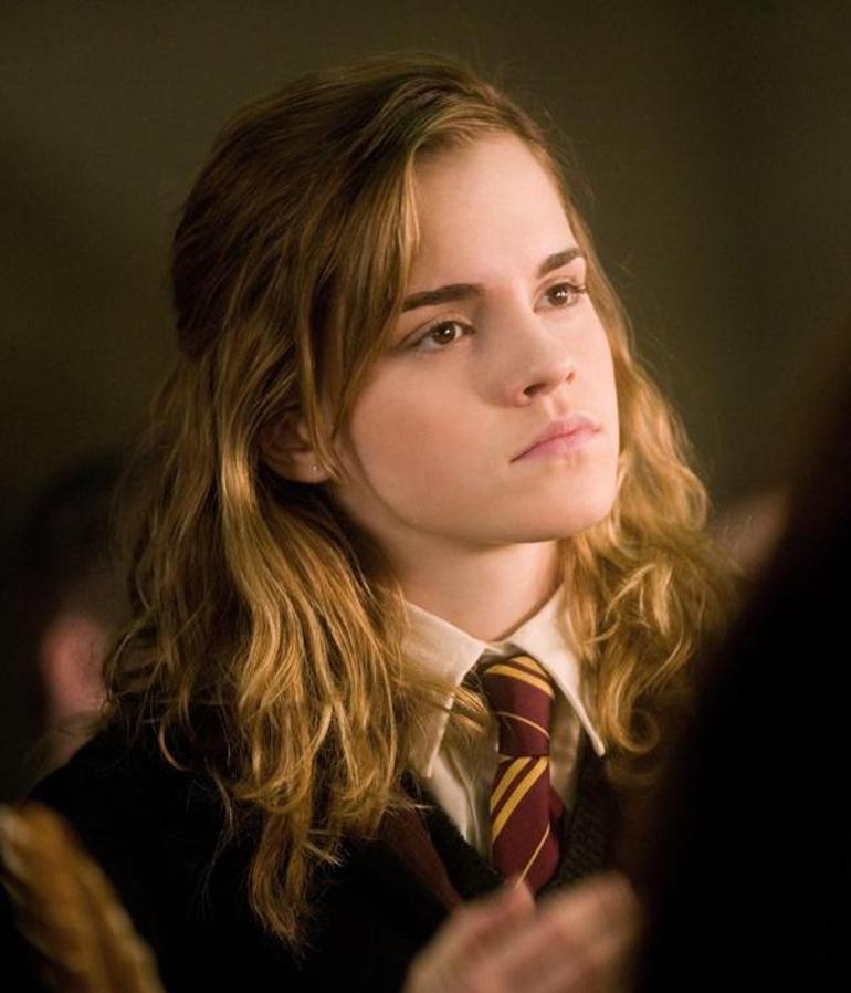 Harry Potterın Hermione Grangerına yorum yağdı Elbiseye wingardium leviosa mı dedin