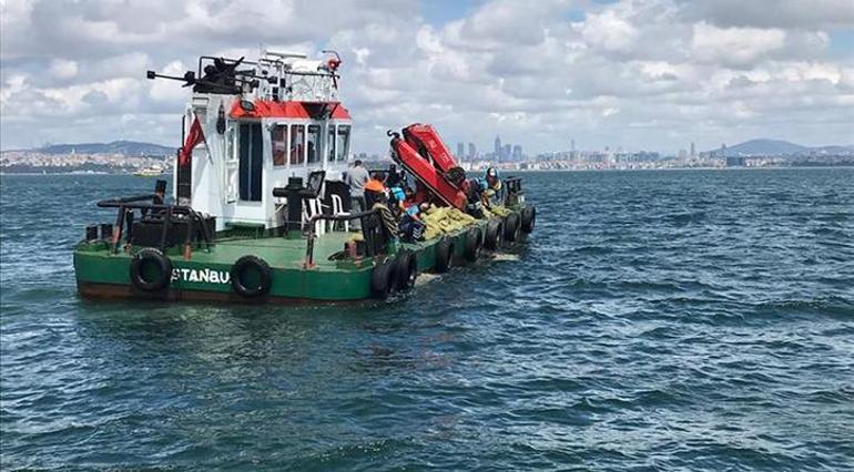 Marmara Denizinde kaçak midye çıkaran 21 tekneye el konuldu