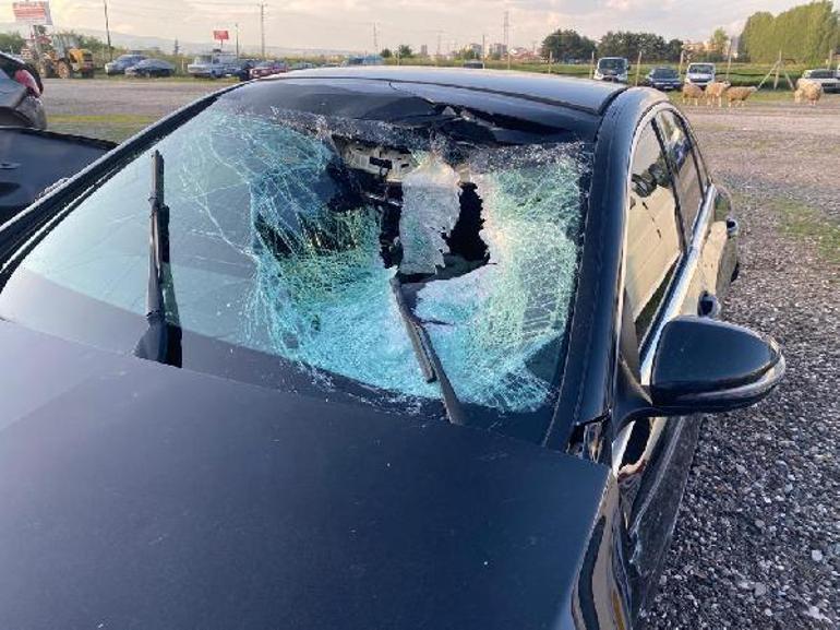 Otoyolda fırlayan taş, otomobildeki pilotun ölümüne neden oldu