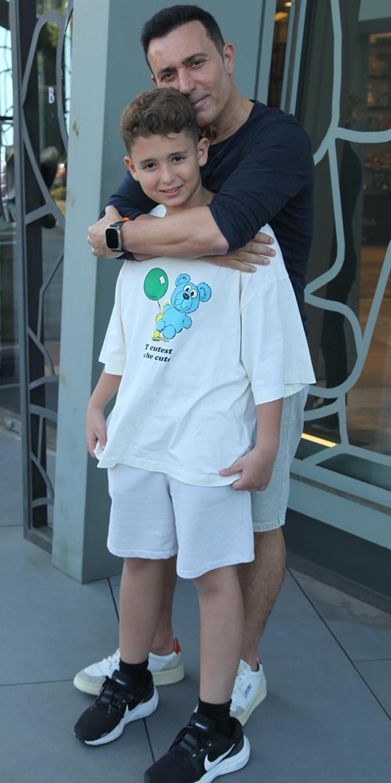 Mustafa Sandal ve oğlu Yavuzun keyifli alışveriş turu