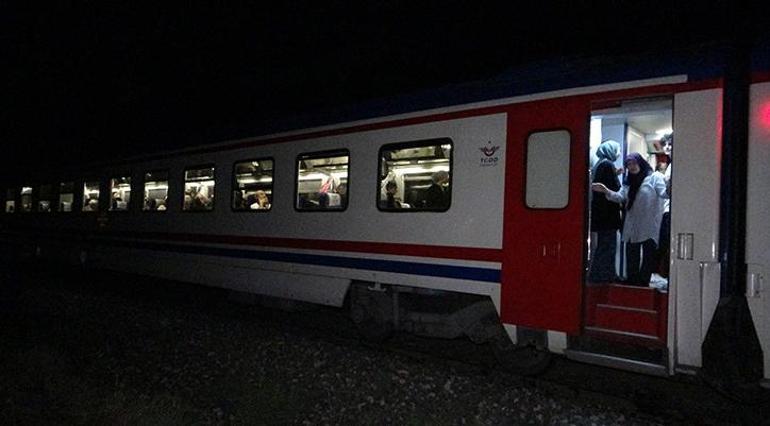 Malatya’da yolcu treni hemzemin geçitte otomobile çarptı: 1 ölü