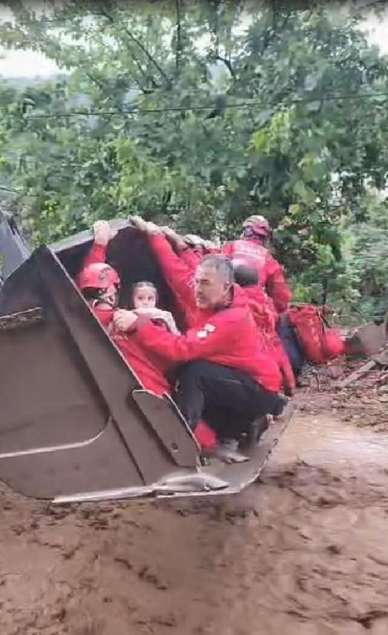 Giresun’da selin izleri siliniyor Heyelanda kaybolan kişi aranıyor