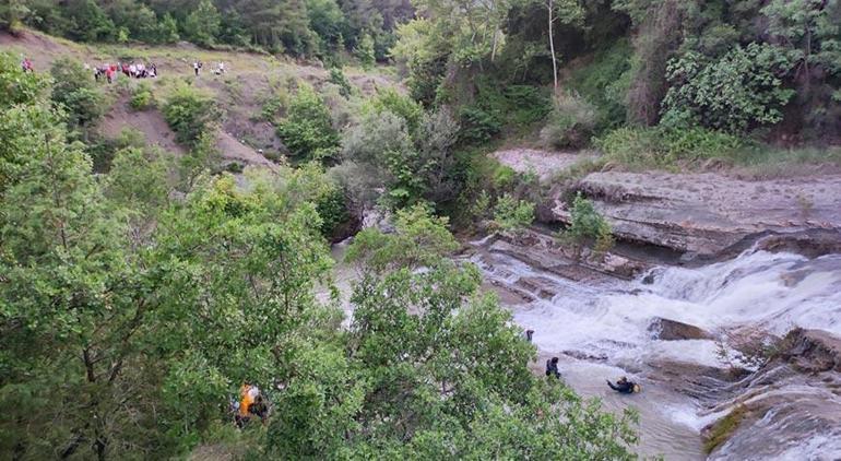 Serinlemek için gölete girmişlerdi... Acı haber geldi