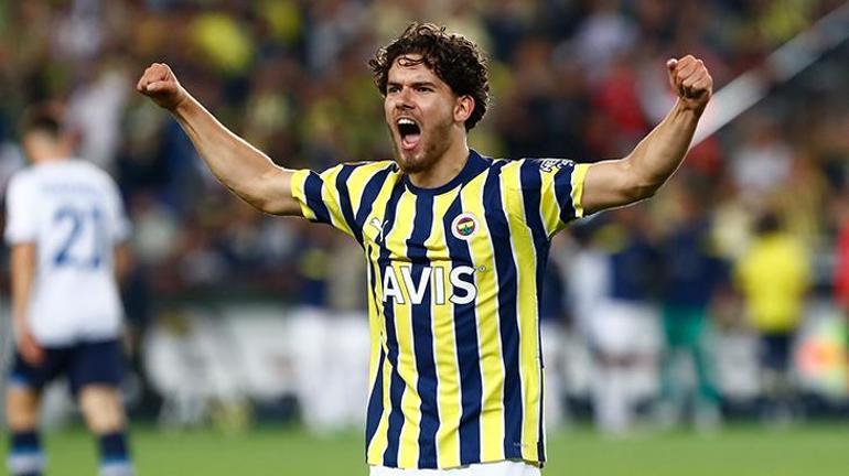 Ferdi Kadıoğlu teklifleri reddetti Yıldız oyuncunun vefası Fenerbahçeyi mutlu etti