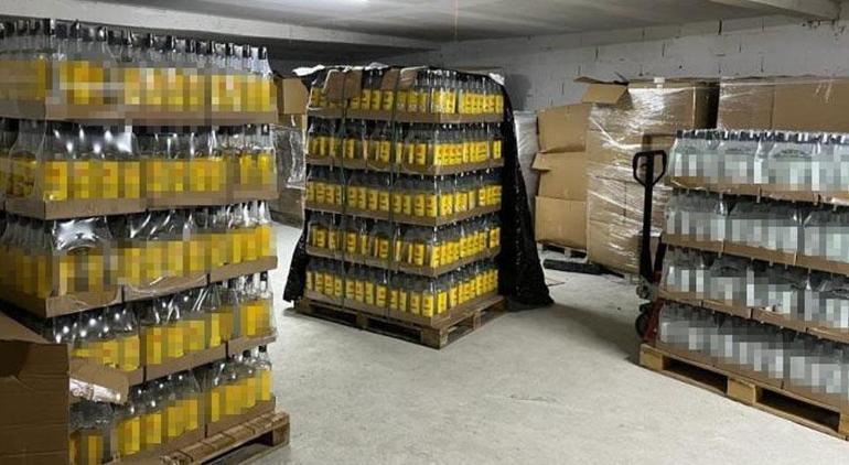 Sahte içki üreticilerine büyük darbe 26 bin 300 litre ele geçirildi