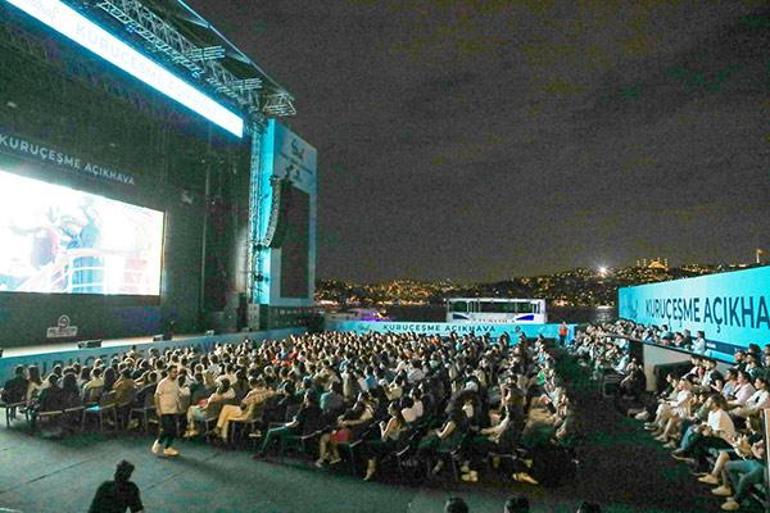 Kuruçeşme Açıkhava sahnesi sinemaseverlerle doldu