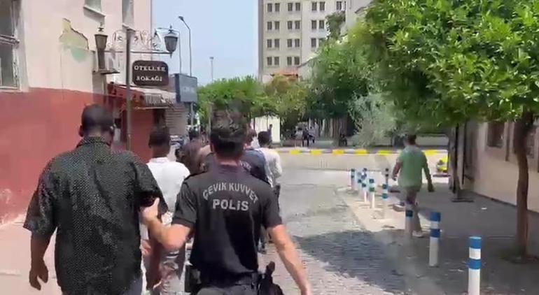 İzmirde düzensiz göçmen operasyonu Çok sayıda kişi yakalandı