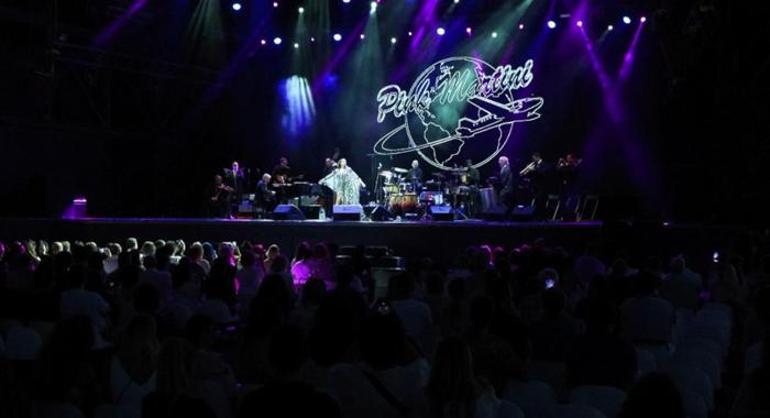 Dünyaca ünlü grup İstanbulda konser verdi Katibim sürprizi