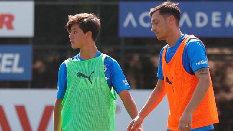 Mesut Özilden Arda Gülere sürpriz telefon Transfer tavsiyesi ortaya çıktı