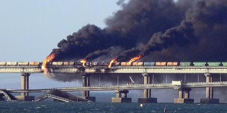 3 milyar euroluk köprüde alarm Bombayı çıkartırken yakalandı