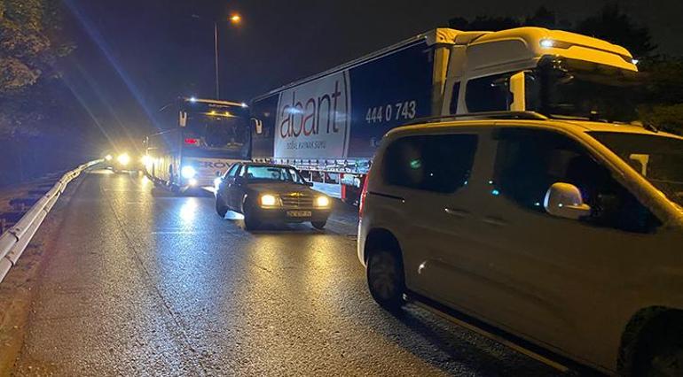 Kocaeli’de kaza Araçlar takla attı, trafik durdu