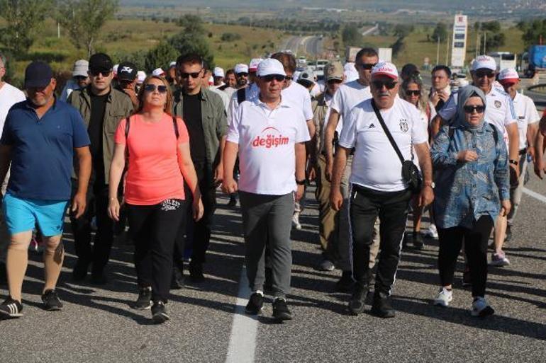 İlk 3 gününde 68 kilometre Tanju Özcanın değişim yürüyüşü sürüyor