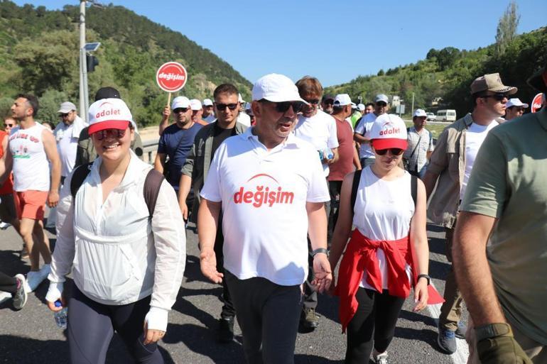Tanju Özcan CHPde değişim için başlattığı yürüyüşte Ankara il sınırına ulaştı
