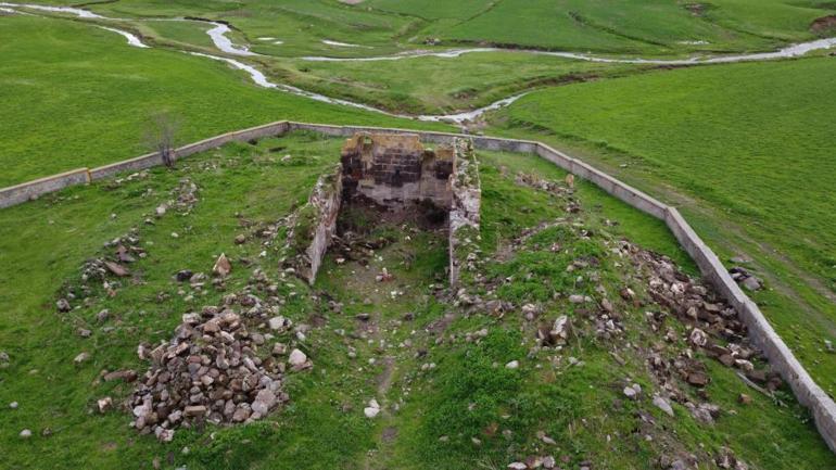 Bitlis’te 557 yıllık tarihi mescit yok olma tehlikesiyle karşı karşıya