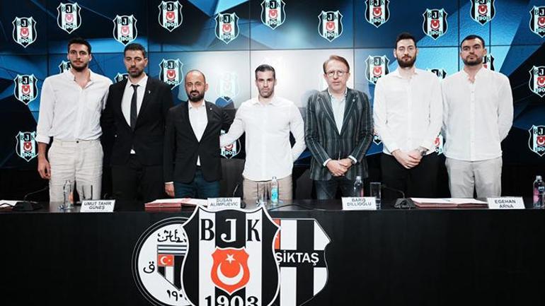 Beşiktaştan gövde gösterisi Yeni transferleri için imza töreni düzenlendi