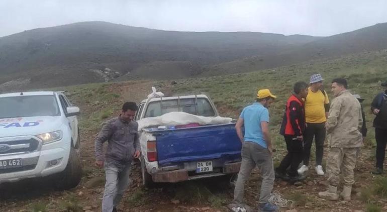 2 bin 850 metre rakımda araçları çamura saplandı AFAD yardımlarına koştu