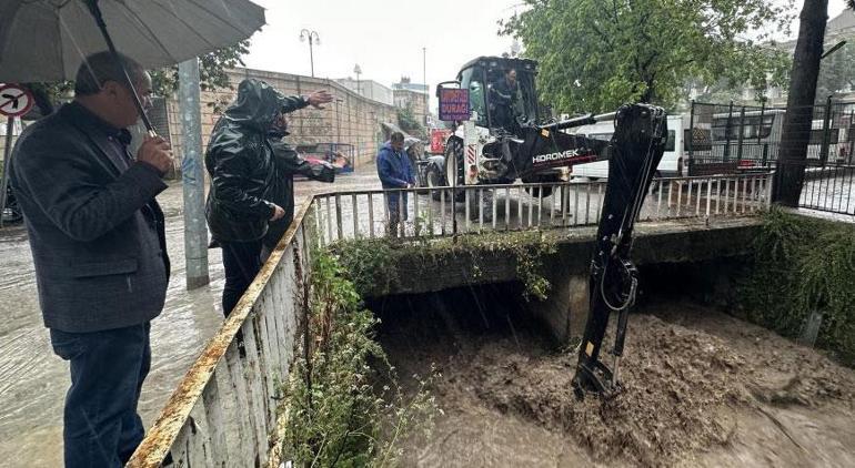 Fatsa sele teslim oldu Evleri ve iş yerlerini su bastı