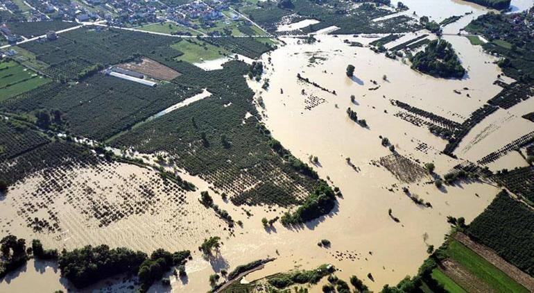 Düzcenin 400 haneli İçmeler köyü sular altında Köylüler tahliye edildi