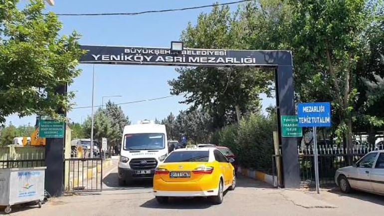 Tatile geldiği Antalyada gürültü kavgasında öldürülen Furkan, Diyarbakırda toprağa verildi