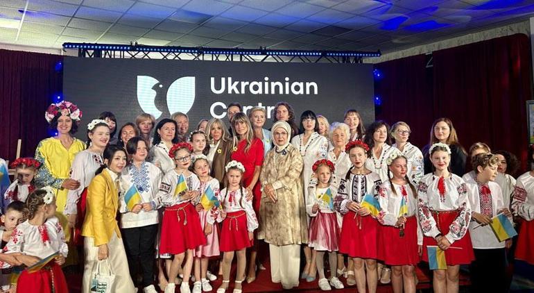 Emine Erdoğan Vilnius’ta savaş mağduru Ukraynalı kadın, genç ve çocuklarla bir araya geldi